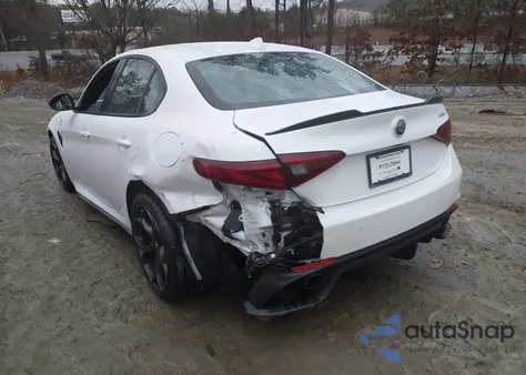 2018 Alfa Romeo Giulia Quadrifoglio Rwd z USA, uszkodzony, nr VIN ZARFAEAV6J7581405